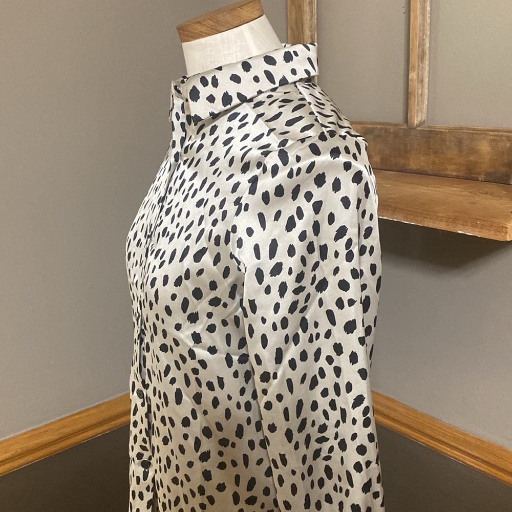 Sincerely Jules tan & black animal print long sleeve button down blouse size M - Picture 3 of 8